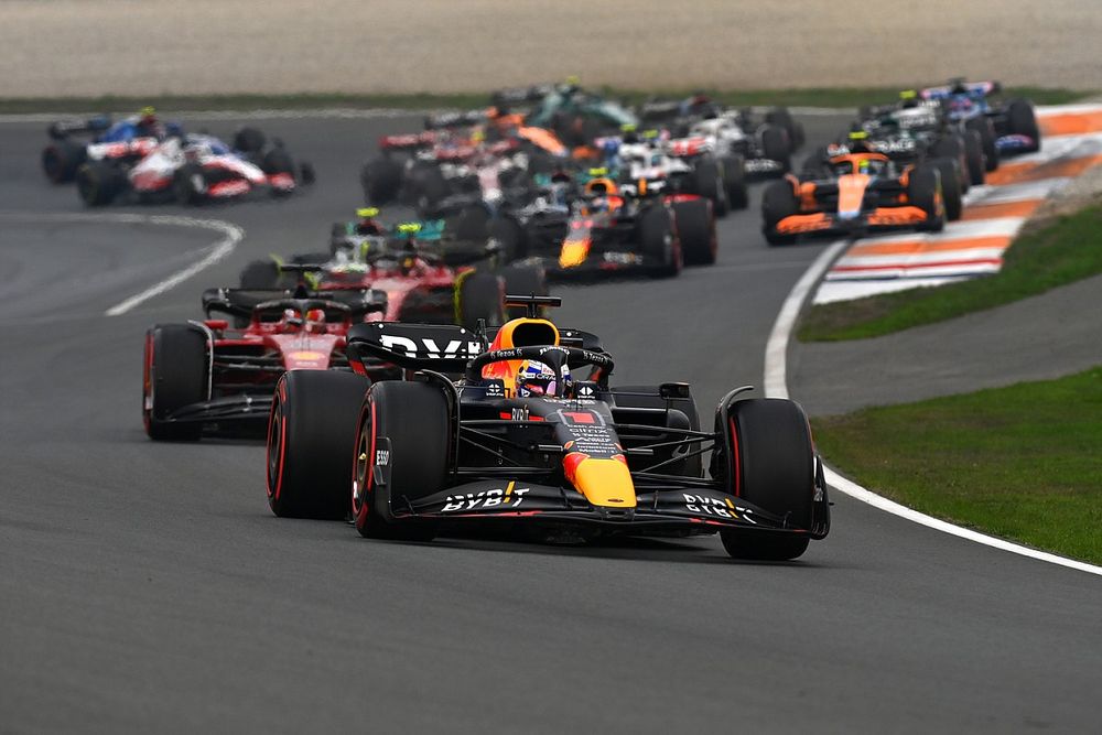 Max Verstappen, Red Bull Racing RB18, Charles Leclerc, Ferrari F1-75