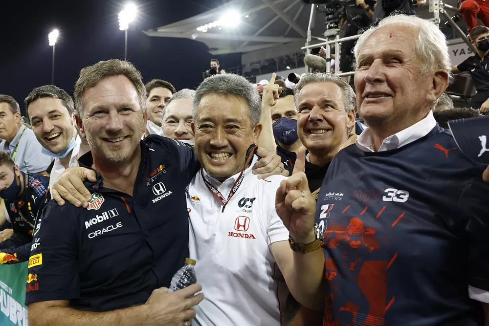 Christian Horner, Team Principal, Red Bull Racing, Masashi Yamamoto, General Manager, Honda Motorsport, Helmut Marko, Consultant, Red Bull Racing, celebrate