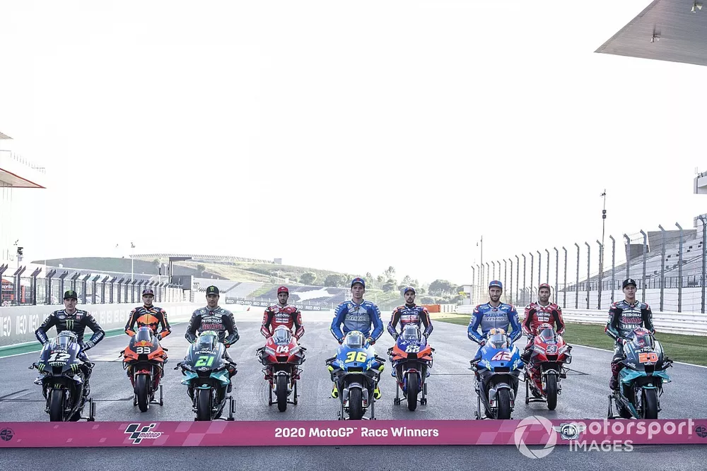 Los nueve ganadores de 2020: Maverick Vinales, Yamaha Factory Racing, Brad Binder, Red Bull KTM Factory Racing, Franco Morbidelli, Petronas Yamaha SRT, Andrea Dovizioso, Ducati Team, Joan Mir, Team Suzuki MotoGP, Miguel Oliveira, Red Bull KTM Tech 3, Alex Rins, Team Suzuki MotoGP, Danilo Petrucci, Ducati Team, Fabio Quartararo, Petronas Yamaha SRT