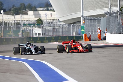 Hamilton: „Ha ott nem fékezem, belerohanok Vettelbe és mindketten kiesünk”