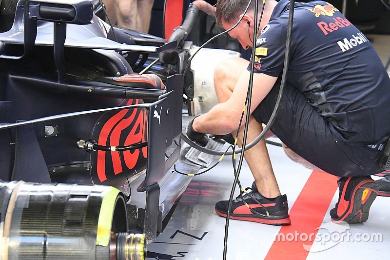 Red Bull: si puliscono gli slot sui binari del fondo di Verstappen