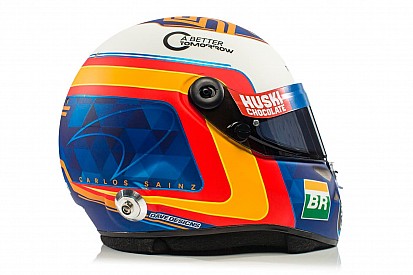 Carlos Sainz Jr, 2019'da yarışacağı kaskı tanıttı
