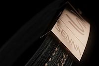 F1: Pneu de Senna em Donington-93 vira joia luxuosa; veja preço