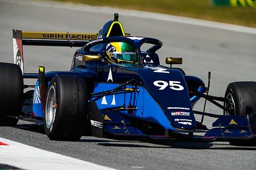 Visser wint W Series-race in Singapore, Chadwick crasht