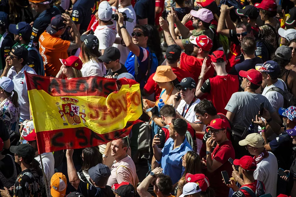 Des fans lors de la c&eacute;r&eacute;monie du podium