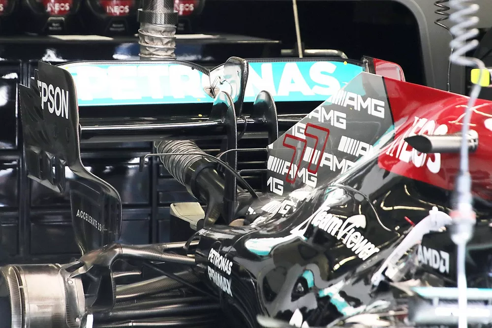 Detalle del aler&oacute;n trasero del Mercedes W12