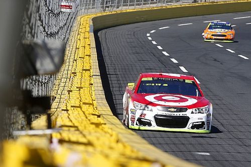 Larson logró el mejor tiempo en la primera de Charlotte
