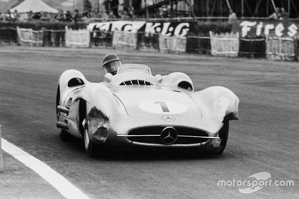 Rétro 1954 - La Mercedes W196 à carrosserie enveloppante
