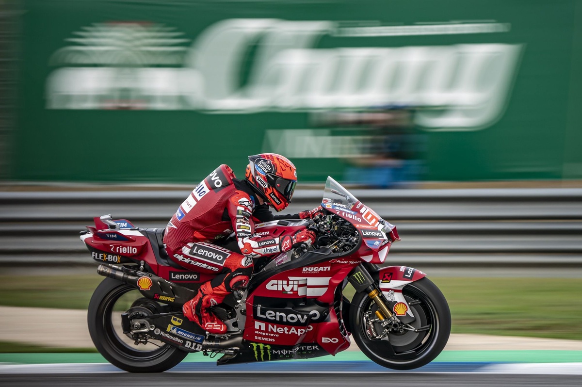 Michelin explique la crevaison de Márquez