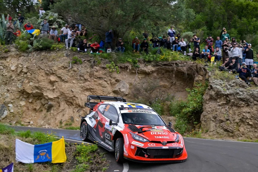 Oliver Solberg, Elliott Edmondson, Toyota Gazoo Racing WRT Toyota GR Yaris Rally1
