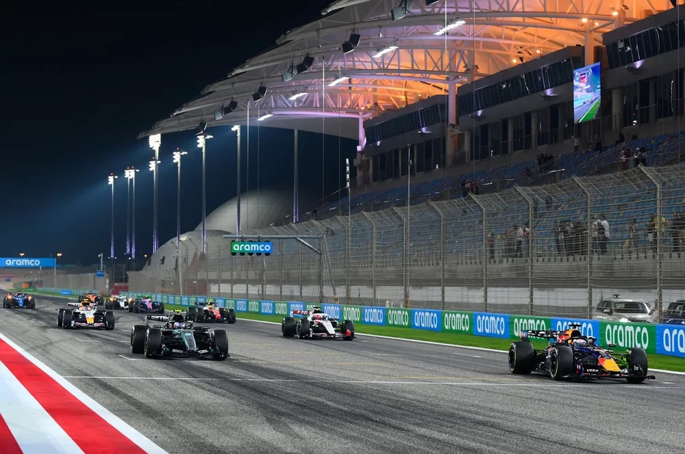 Max Verstappen, Red Bull Racing, Andrea Kimi Antonelli, Mercedes, Esteban Ocon, Haas F1 Team