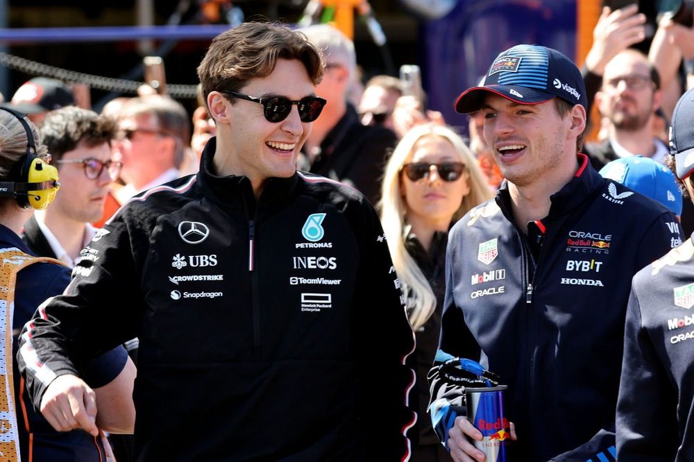 George Russell, Equipe de F1 da Mercedes-AMG, Max Verstappen, Red Bull Racing 
