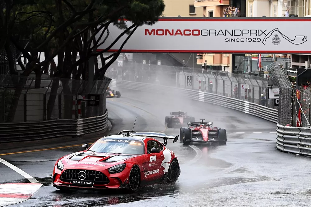 The Safety Car Charles Leclerc, Ferrari F1-75, Carlos Sainz, Ferrari F1-75