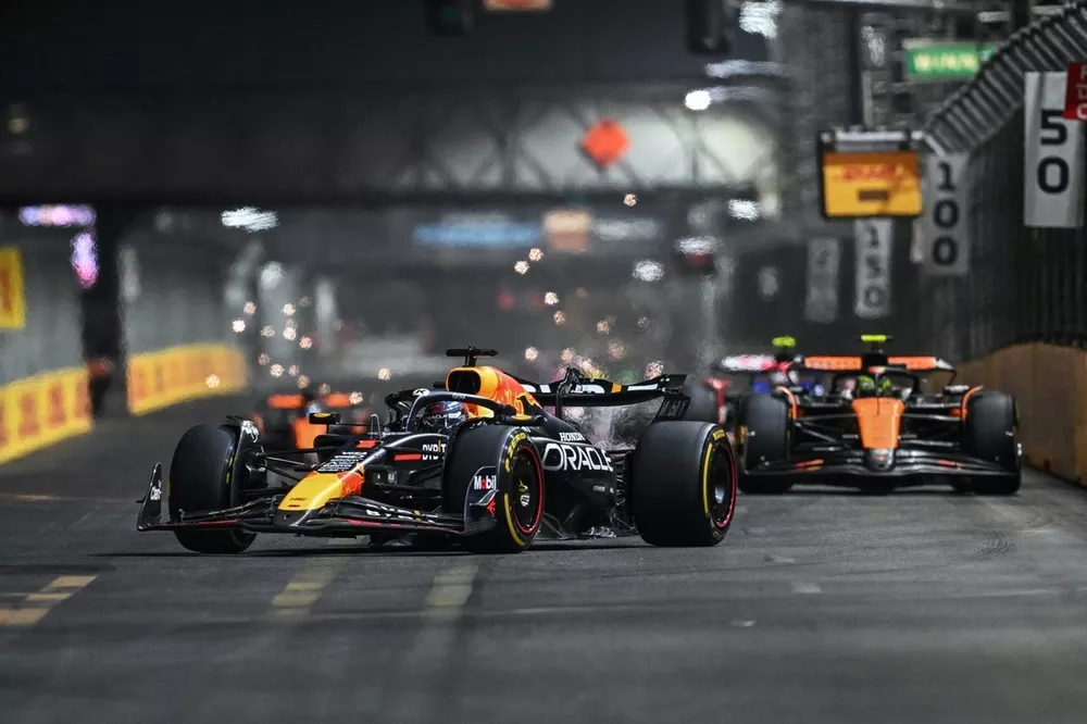 Max Verstappen, Red Bull Racing RB20, Lando Norris, McLaren MCL38