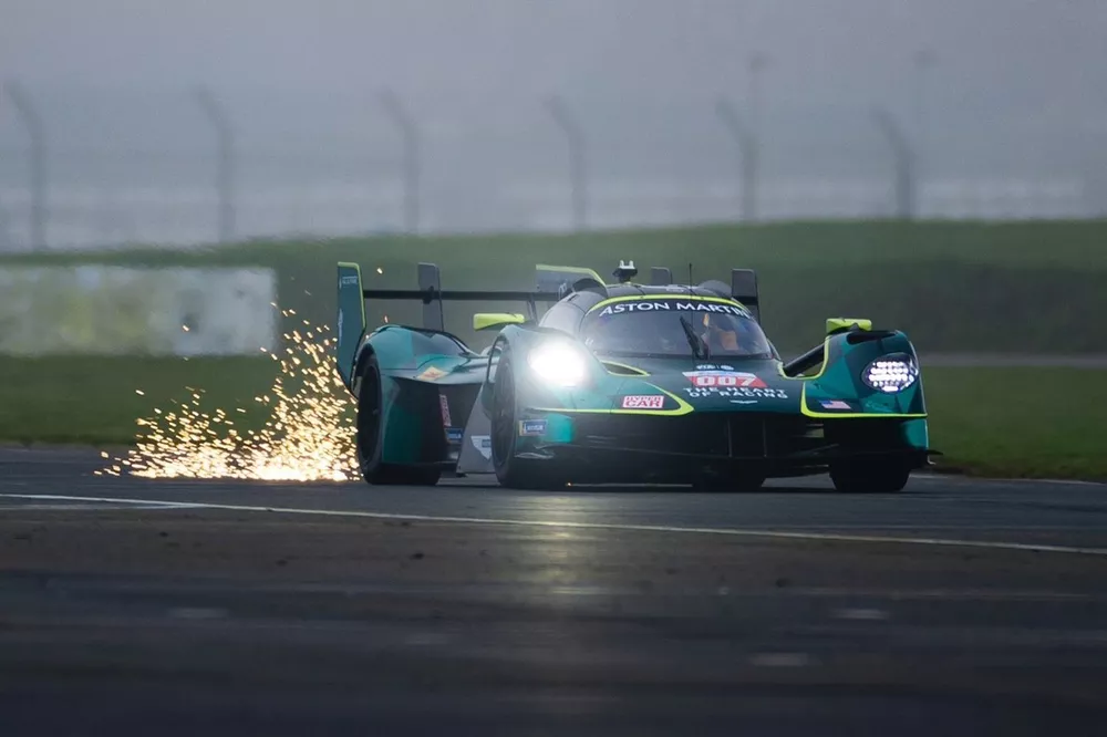 Test del Aston Martin Valkyrie LMH en Silverstone