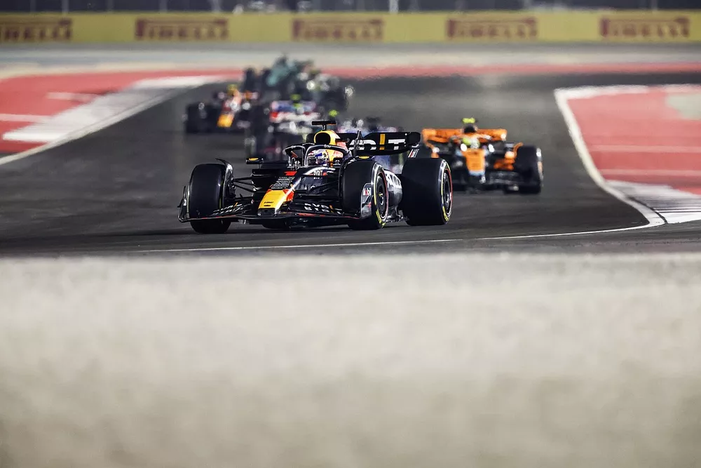 Max Verstappen, Red Bull Racing RB19, Lando Norris, McLaren MCL60