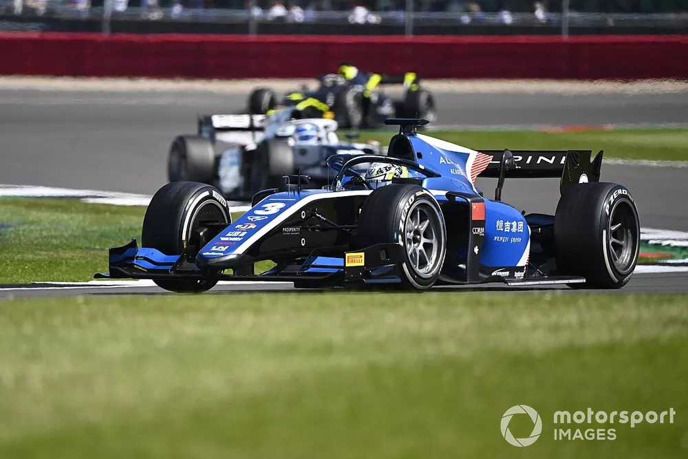 Guanyu Zhou, Uni-Virtuosi Racing