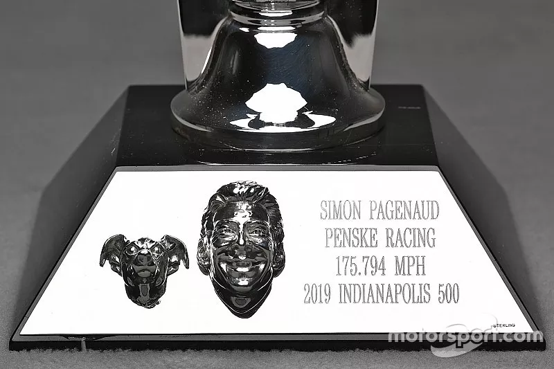Le Baby Borg de Simon Pagenaud Trophy avec son chien Norman