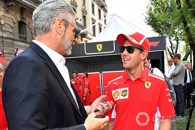 ミラノで『F1ライブ』開催。ベッテル、デモ走行中にクラッシュ
