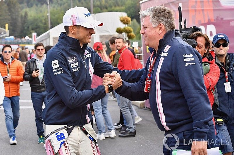 Esteban Ocon, equipo de F1 de Racing Point Force India y equipo de Otmar Szafnauer, director de equipo de Racing Point Force India F1