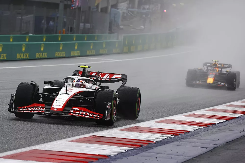 Nico Hulkenberg, Haas VF-23, Sergio Perez, Red Bull Racing RB19