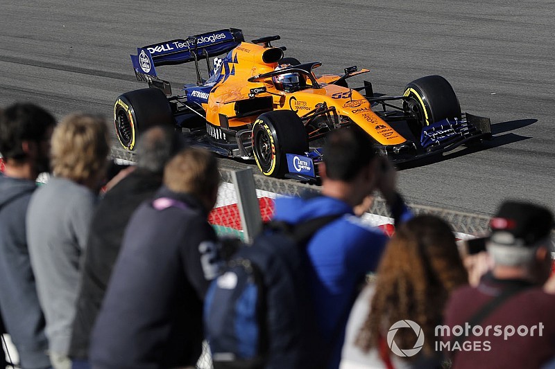 Carlos Sainz pone en marcha un año más una grada de apoyo para el GP de España