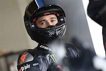 ¿Se viene el intercambio de máquinas entre Hamilton y Rossi?