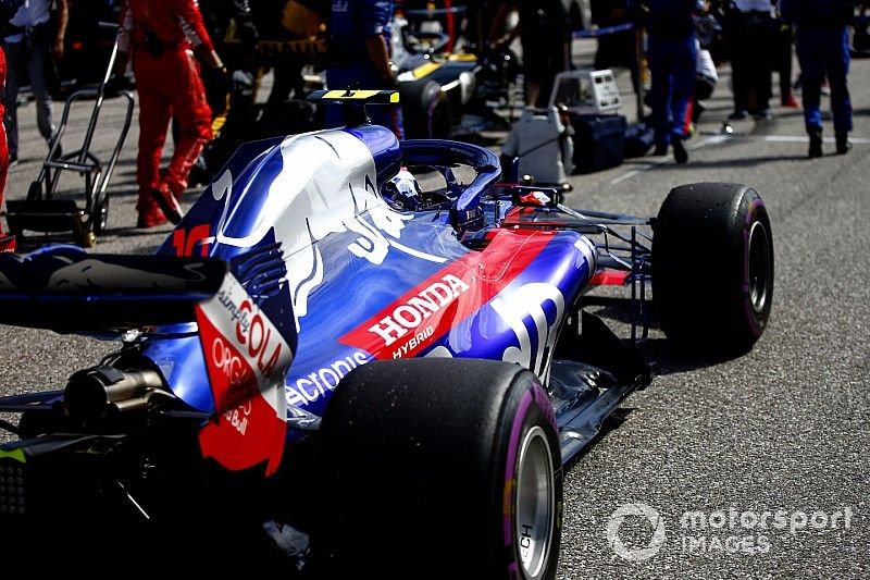 Pierre Gasly, Scuderia Toro Rosso STR13, arrives on the grid