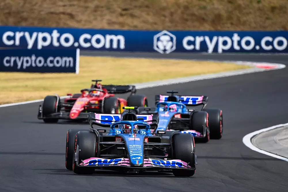 Esteban Ocon, Alpine A522, Fernando Alonso, Alpine A522, Charles Leclerc, Ferrari F1-75