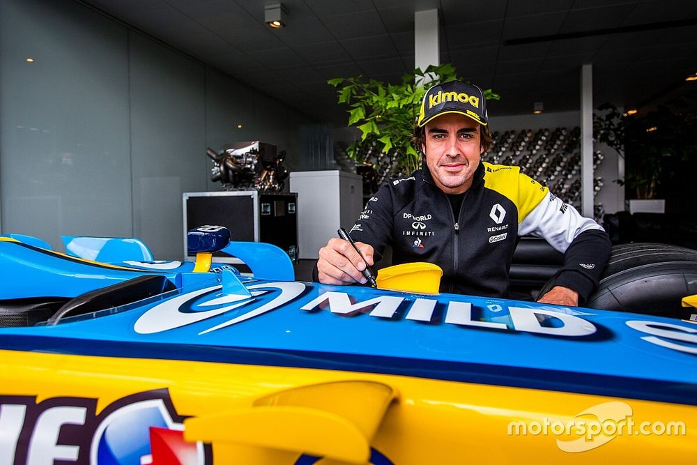 Fernando Alonso visita la f&aacute;brica de Renault F1 en Enstone