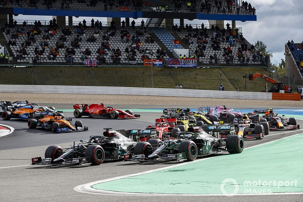 Valtteri Bottas, Mercedes F1 W11, Lewis Hamilton, Mercedes F1 W11 al inicio