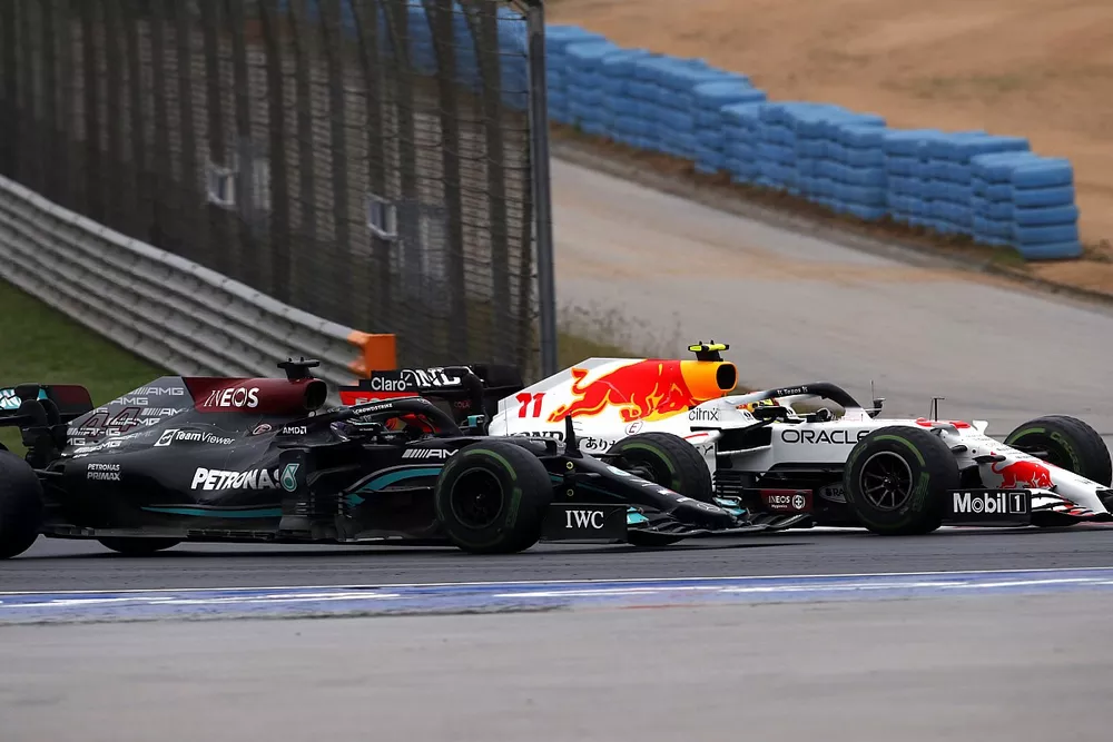 Sergio Perez, Red Bull Racing RB16B, battles with Lewis Hamilton, Mercedes W12