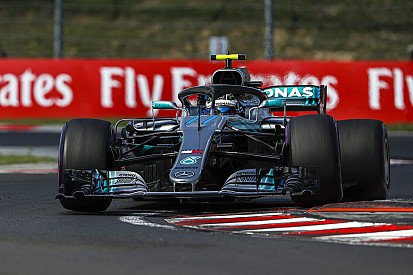 Bottas dikenai penalti 10 detik setelah menabrak Ricciardo
