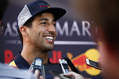 Ricciardo marca un nuevo plazo para renovar con Red Bull