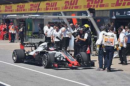 Grosjean yeni güç ünitesi parçalarına geçti