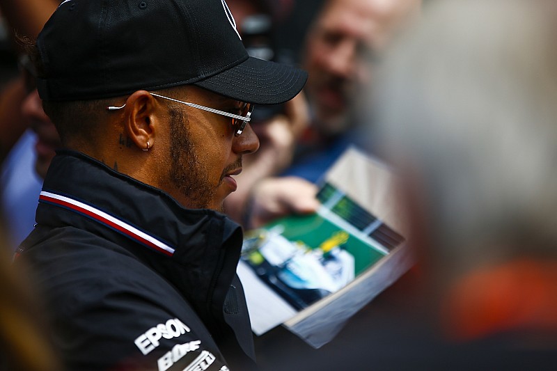 Hamilton asume que será un fin de semana complicado sin el nuevo motor