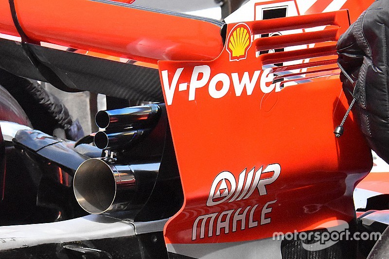 Új kipufogó-elrendezés jelent meg Vettel Ferrariján