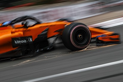 Alonso egy emberként tartja életben a McLarent?