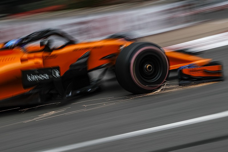 Alonso egy emberként tartja életben a McLarent?