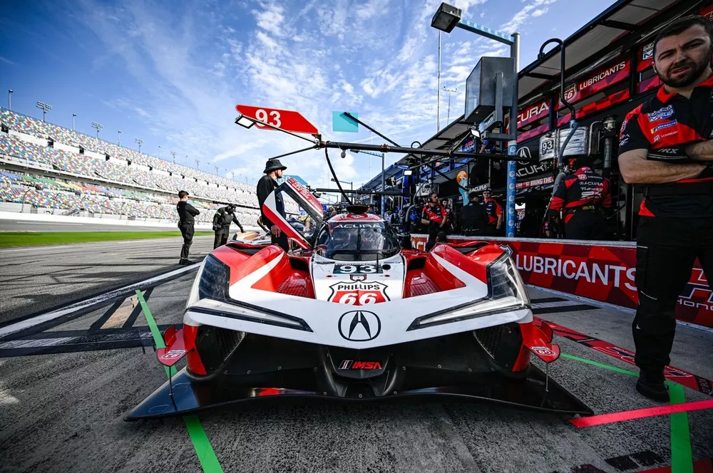#93 Acura Meyer Shank Racing w/Curb Agajanian Acura ARX-06: Renger van der Zande, Nick Yelloly, Alex Palou, Kaku Ohta