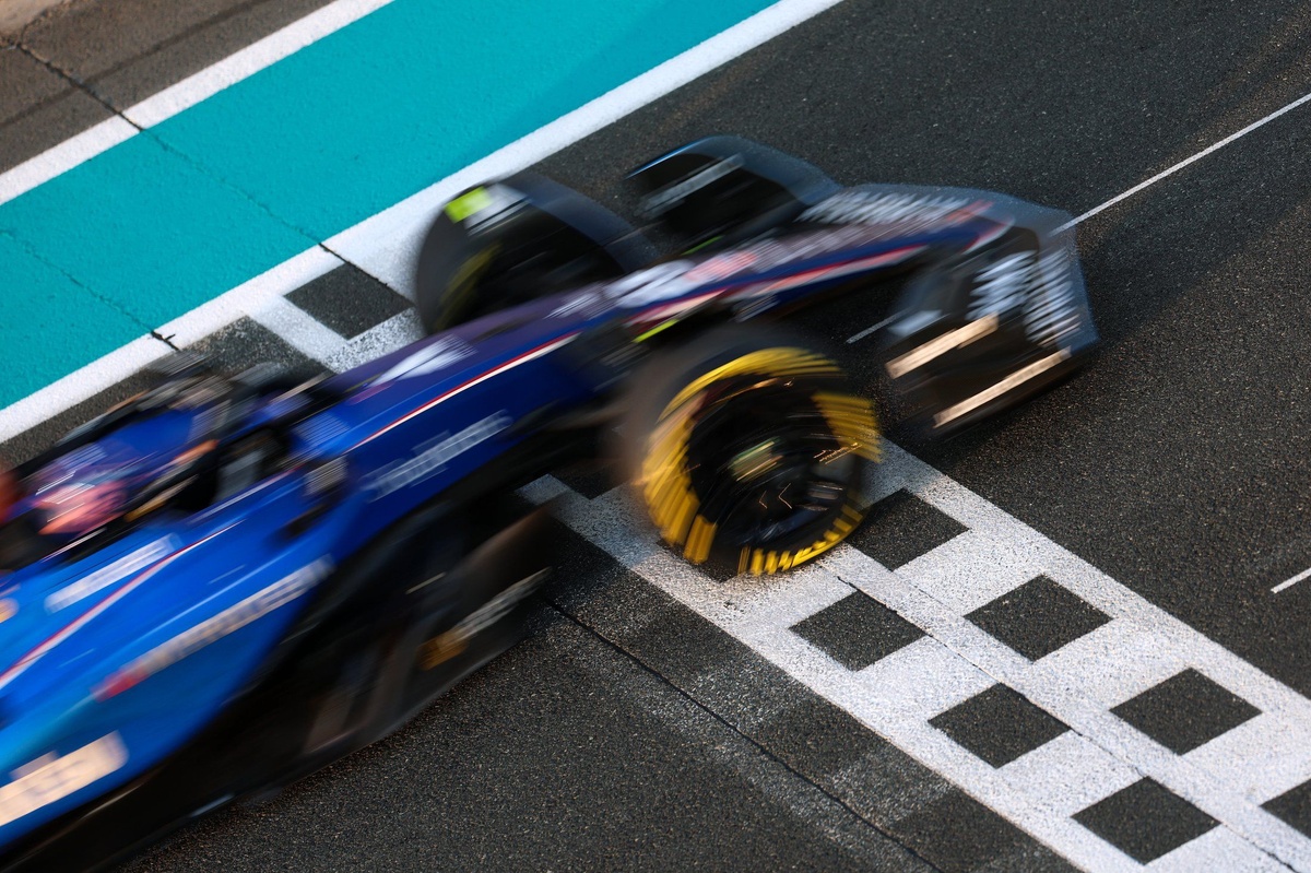 Albon célèbre sa "mini-victoire" au "championnat du milieu de grille"