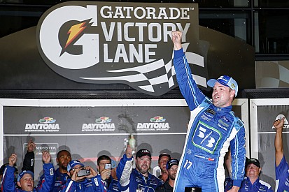Стенхаус выиграл этап NASCAR Cup в Дайтоне