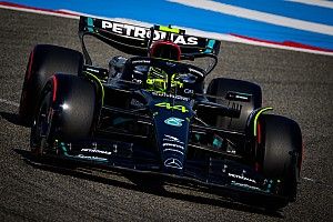 Hamilton wijst pijnpunt W14 aan: "Cockpit zit te ver naar voren"