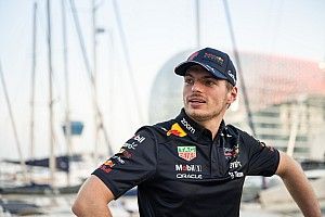 プライベートジェットへのシミュレータ設置は”マルコの誤解”。フェルスタッペン「流石に無茶」と一笑に付す