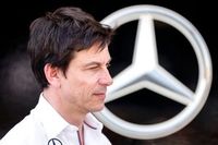 Wolff ve comparables las salidas de Hamilton y Rosberg de Mercedes F1