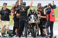 Bagnaia: “Hemos ganado juntos, todos somos campeones del mundo”