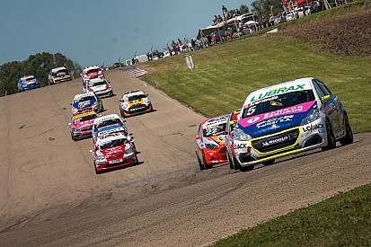Victoria y punta del campeonato para Aramendía en el Superturismo