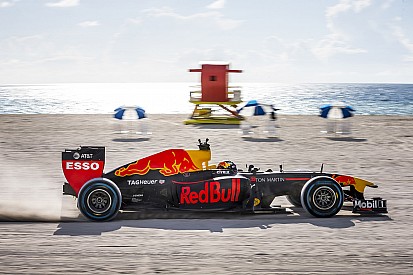 VÍDEO: Veja a aventura de Verstappen com a Red Bull nos EUA