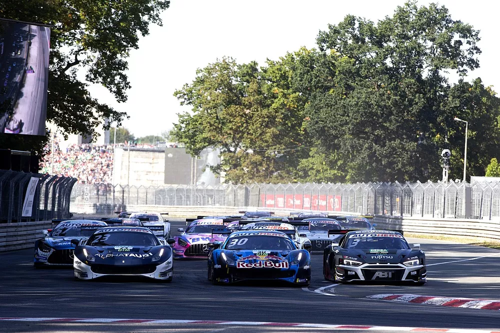Start action, Nick Cassidy, AF Corse Ferrari 488 GT3 Evo, Liam Lawson, AF Corse Ferrari 488 GT3 Evo, Kelvin van der Linde, Abt Sportsline Audi R8 LMS GT3