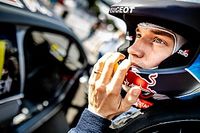 Dw&oacute;ch Hansen&oacute;w nadal na czele